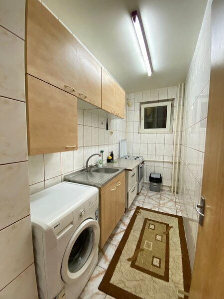 1 Decembrie, Metrou,