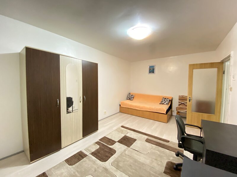 1 Decembrie, Metrou,